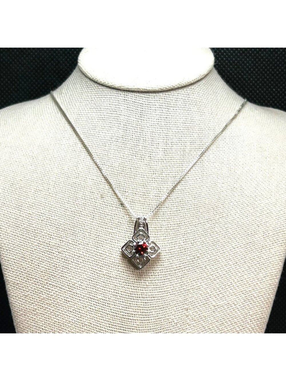 Flower Design Garnet & Sterling Silver 925 Pendant Necklace 18" Box Link Chain